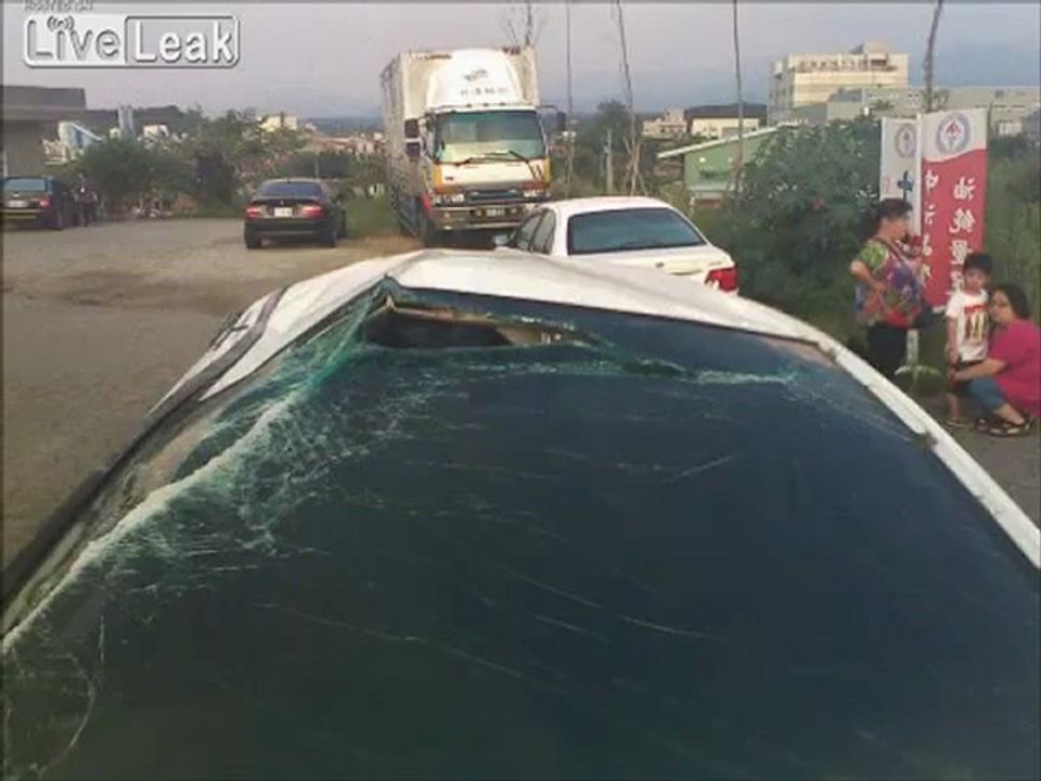 Fahrer verlor die Kontrolle über das Auto auf der Autobahn