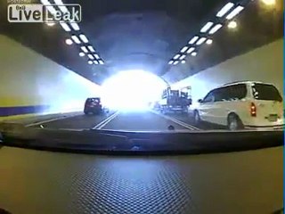 Fahrer verlor die Kontrolle über das Auto auf der Autobahn