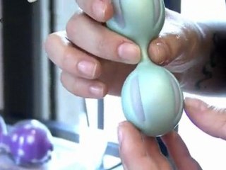 Bolas chinas, visita a un sex shop