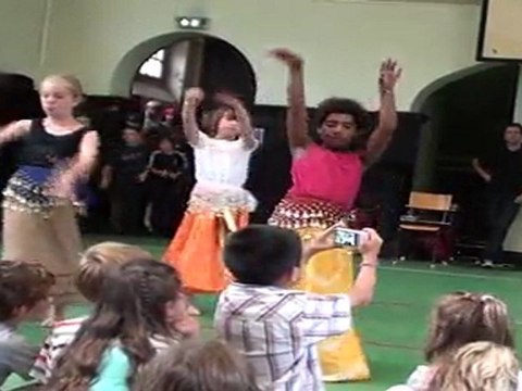 Fête de l'école Debussy 2011 Danse orientale