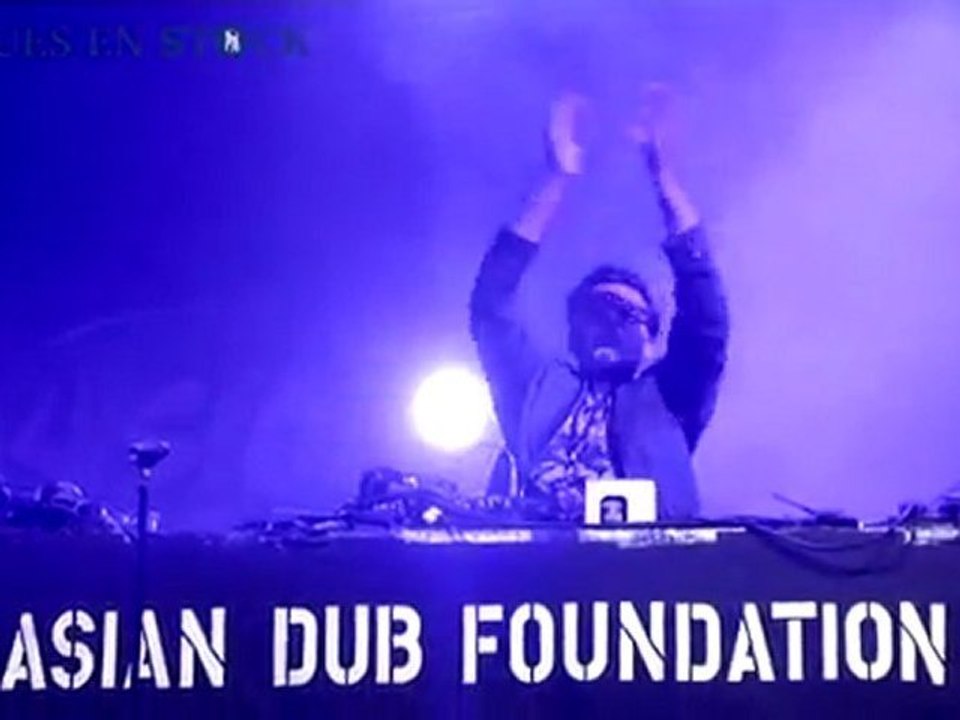 ASIAN DUB FOUNDATION LIVE À MUSIQUES EN STOCK