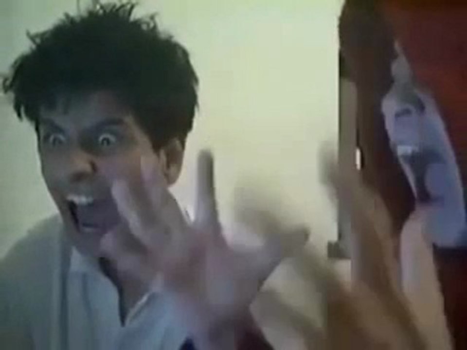 Bilgisayardan Aniden Çıkan Görüntüye Korkan 68 Kişi xD