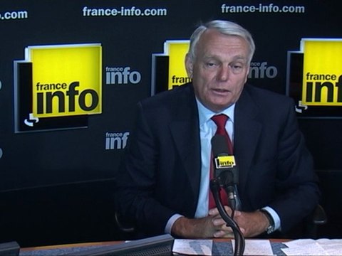 Primaire socialiste: Jean-Marc Ayrault choisit François Hollande