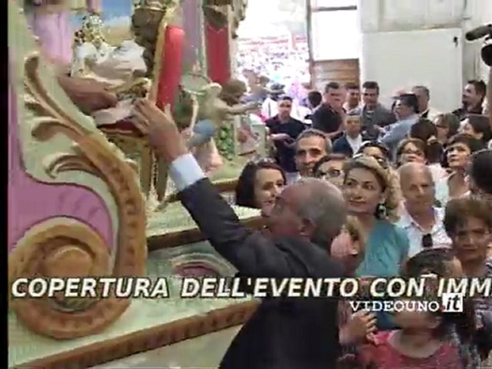 Maria SS della Bruna sistemata sul carro trionfale