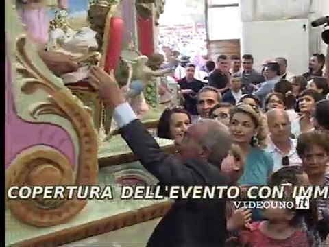 Maria SS della Bruna sistemata sul carro trionfale