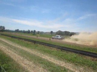 Auto cross video Momo