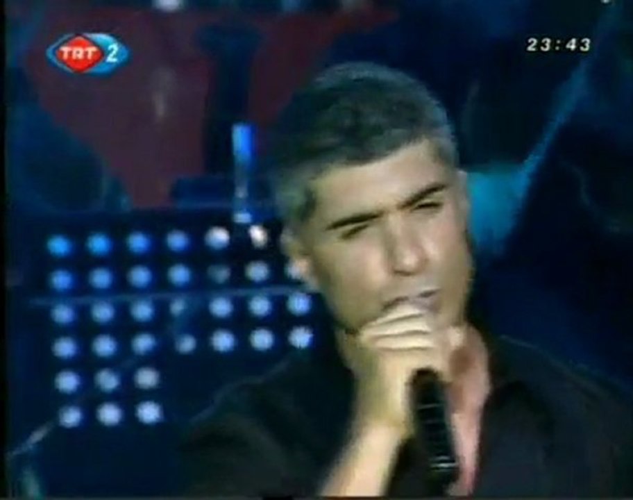 Özcan Deniz-Kayboldum-Harbiye Açık Hava Konseri-(11 Ağustos 2007)