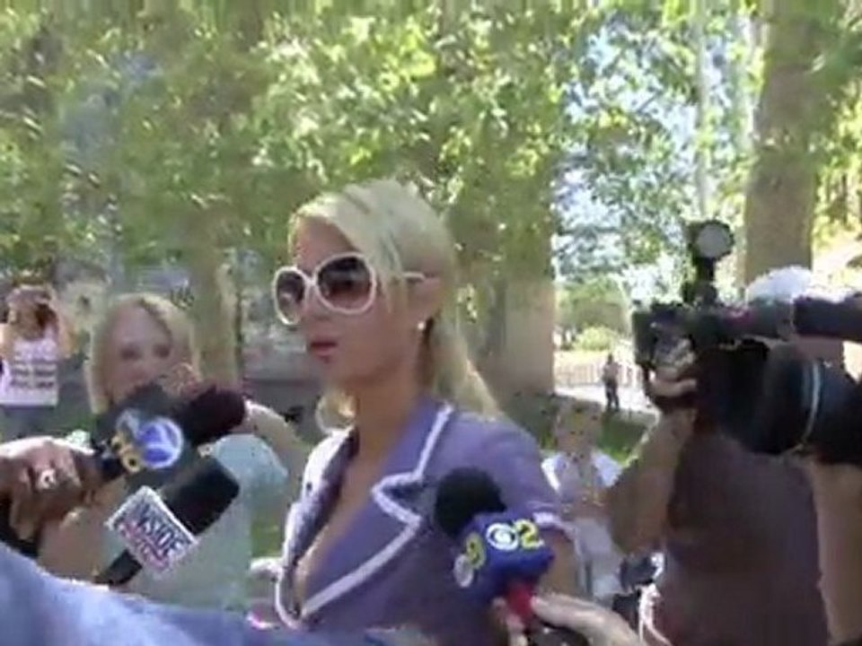 Exklusiv: Ein Mann wurde vor dem Strand-Haus von Paris Hilton verhaftet
