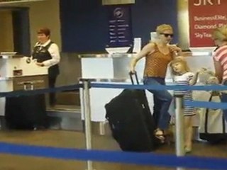 Rachel Weisz Shows Off Her Wedding Ring