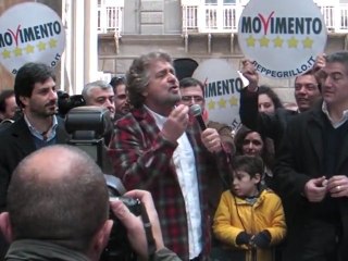 Télécharger la video: Beppe Grillo presenta il Movimento Campania 5 Stelle 12 Dicembre 2009 Napoli 3 di 8