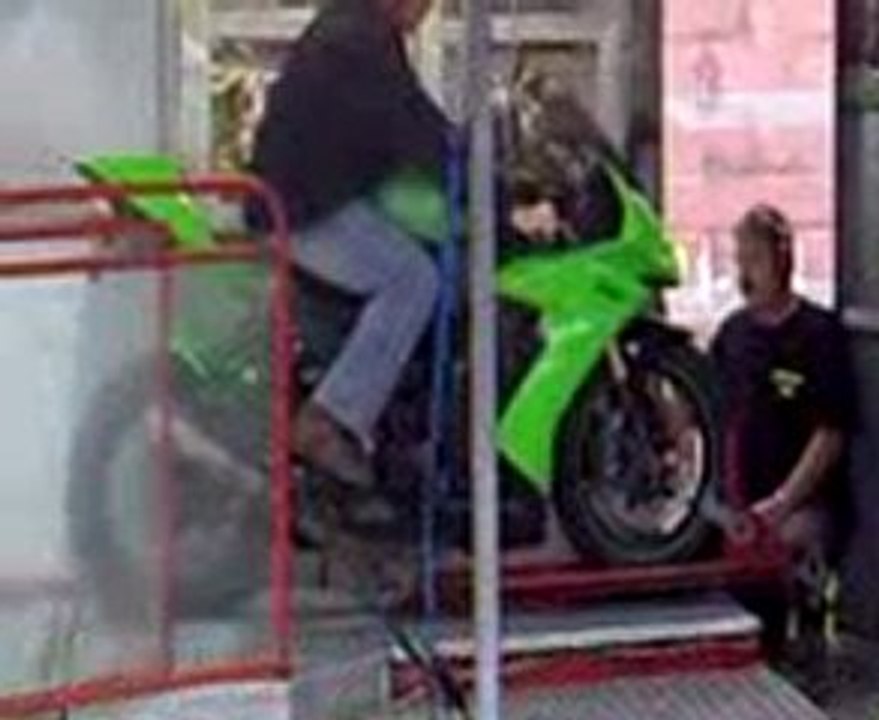 mon zx10r sur le banc!! 171ch a la roue sans le ram air!!!