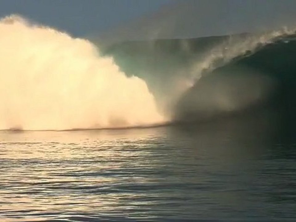 Fergal Smith charge Teahupoo !