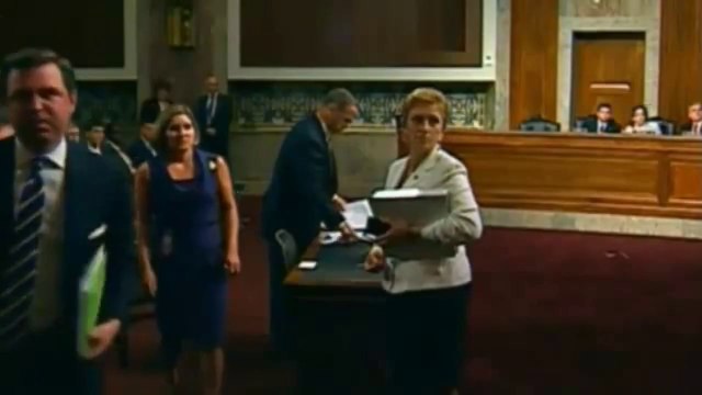 USA - Lieve malore al Senato per il generale Petraeus