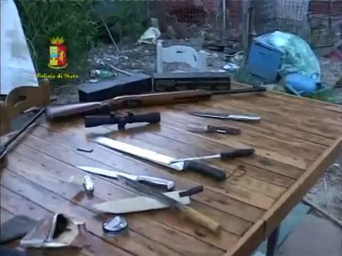 Roma - Controlli e bonifiche della Polizia nei pressi della foce del Tevere