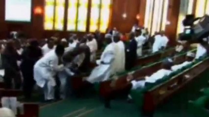Nigeria - Rissa in parlamento