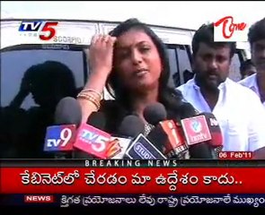 Cine Actress Roja talking to Media,Criticising Chiru