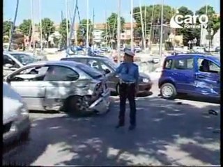 IcaroTv. Auto pirata distrugge 4 veicoli
