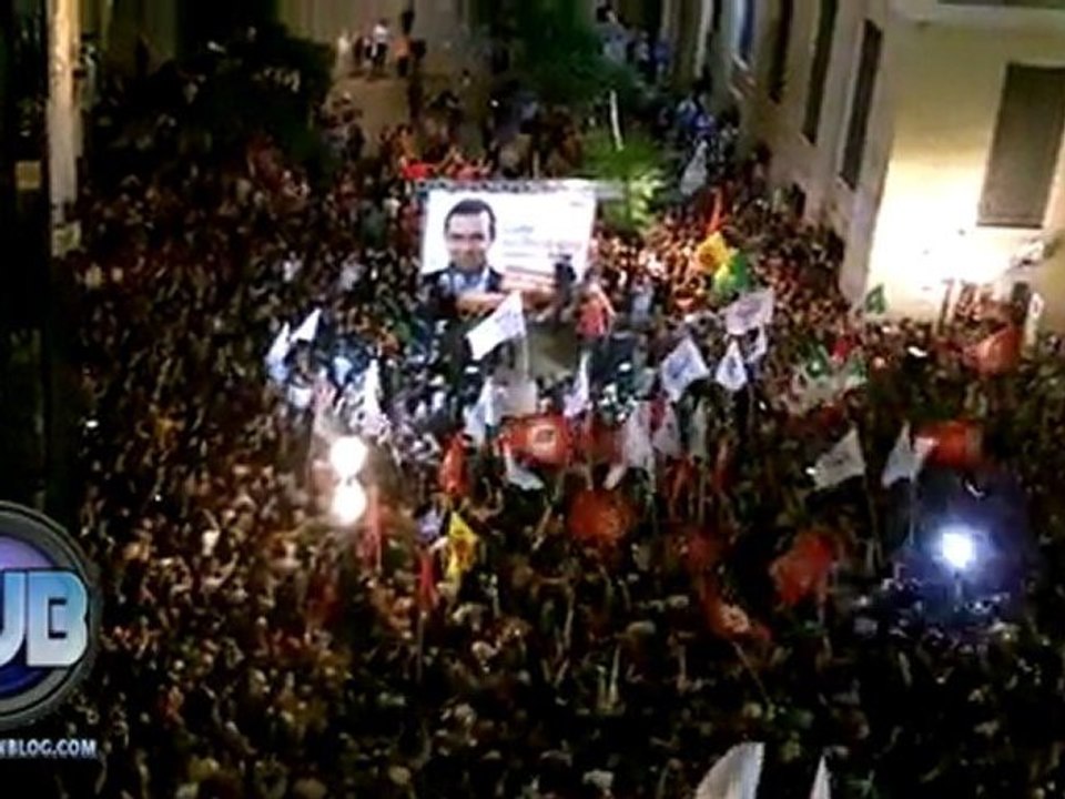 Chi non salta Berlusconi è! Napoli,Piazza Municipio per De Magistris