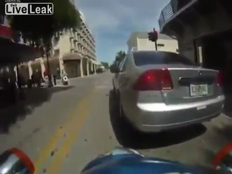 Mädchen auf Roller Fail