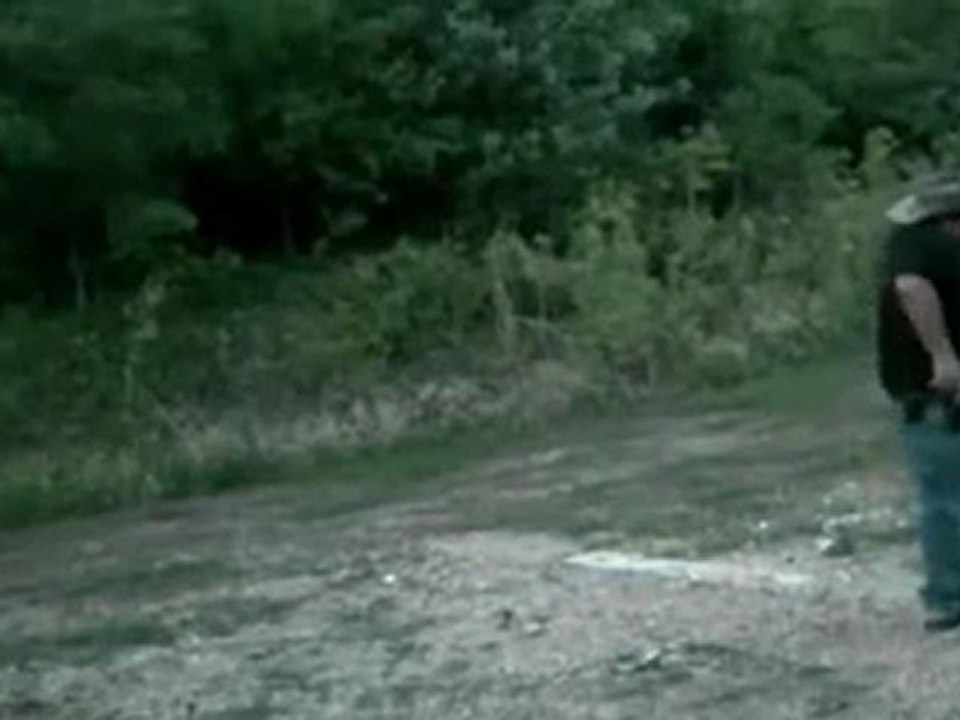 Möchtegern Cowboy schießt sich ins Bein Fail