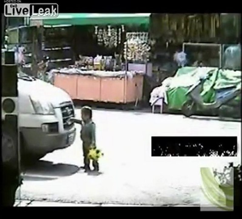 Die Eltern laufen Kinder über