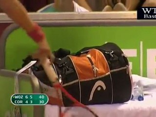 Κορνέ - Βοζνιάκι: και το τηλέφωνο χτυπά...