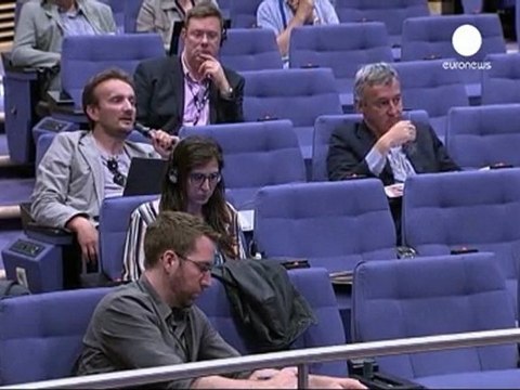 Mobile roaming charges set to fall