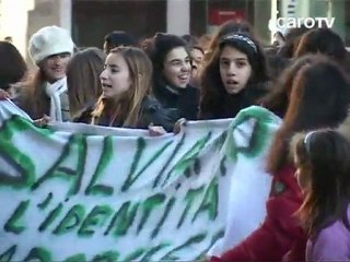 Icaro TV. Scuola Borgese: il giorno della protesta