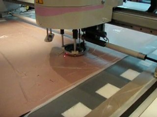 decoupe forme complexe tapis de sol