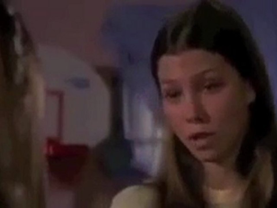 ‪Camille (Lucy) dans 7 à la maison‬‏