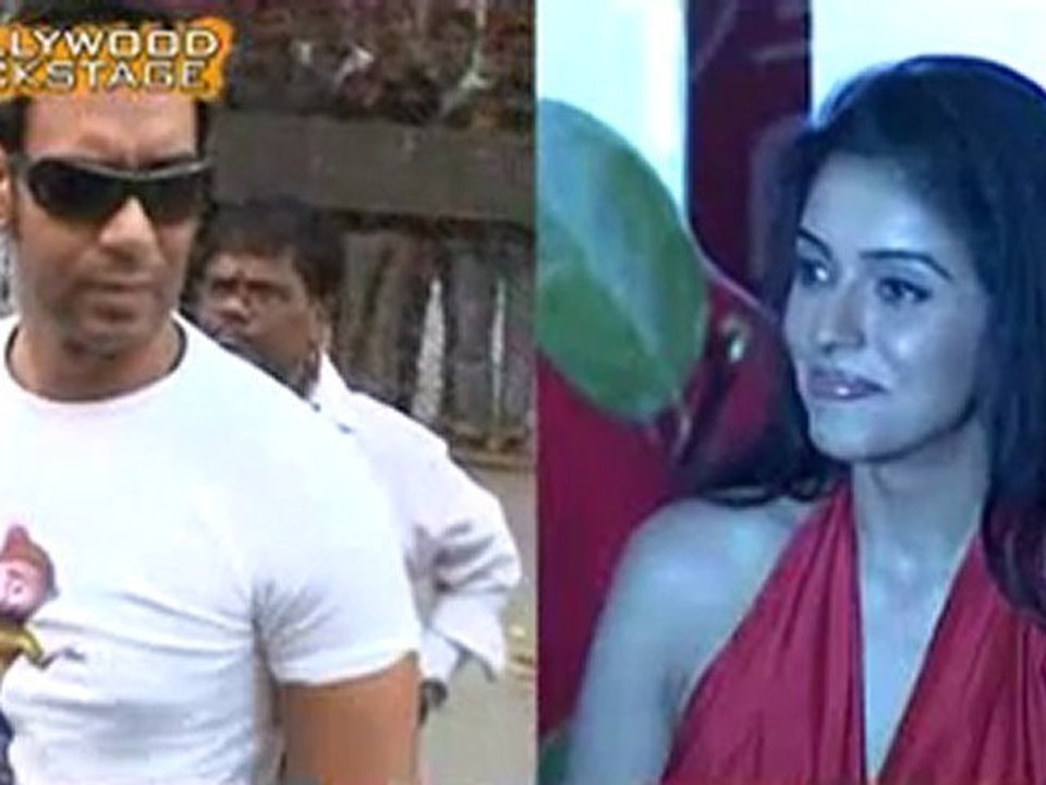 Abhishek Bachchan ROMANCES Genelia!