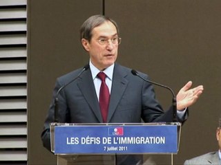 UMP - Immigration.- "Il serait irresponsable de ne pas agir pour réduire l'immigration légale"