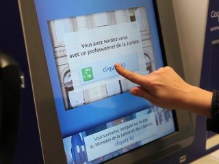 Borne Contact visio justice