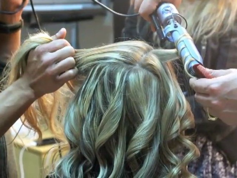 O cabelo ondulado de Adriane Galisteu