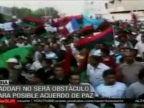 Rebeldes libios lanzan ofensiva a fuerzas de Gaddafi