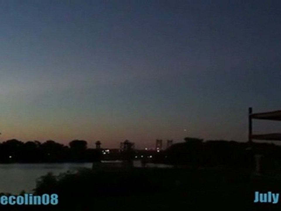 Ovni,Triangle en Formation Omaha NE Fireworks Milltown