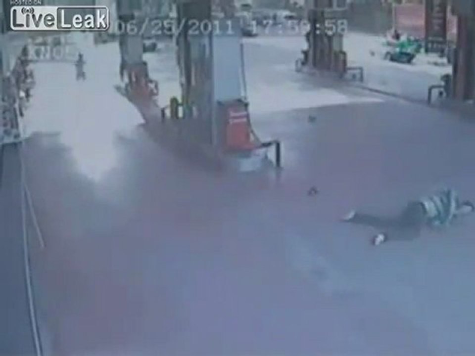 Unfall auf der Tankstelle