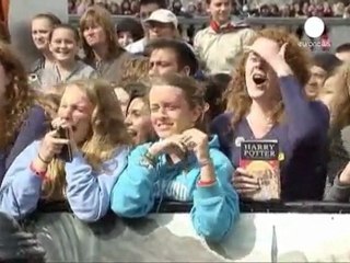 Folla in delirio a Londra per l'ultimo film di Harry Potter