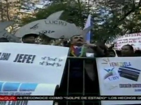Recrean playa en Chile en protesta contra Joaquín Lavín