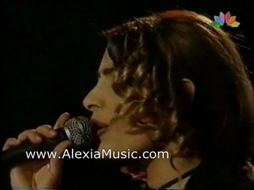 Alexia Vassiliou & Sofia Vossou - Thelw Konta Sou Na Meinw (Live)