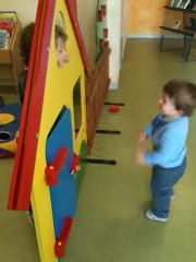 romann et nina à la médiathèque