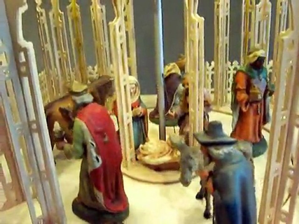 Weihnachtspyramide in filigraner handarbeit