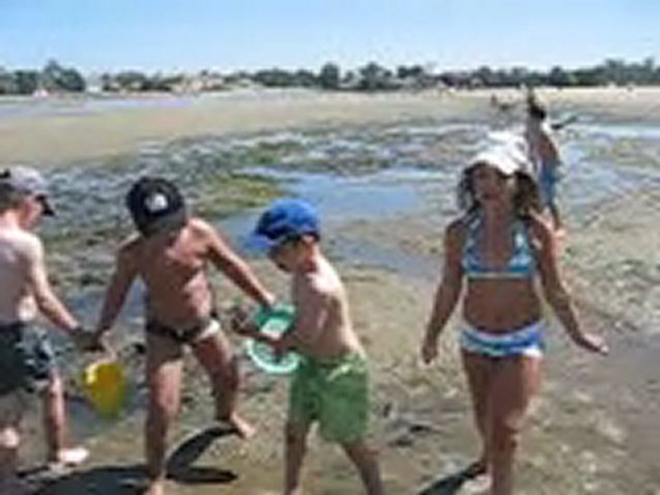 Pêche aux crabes au bord du lac d'Hossegor