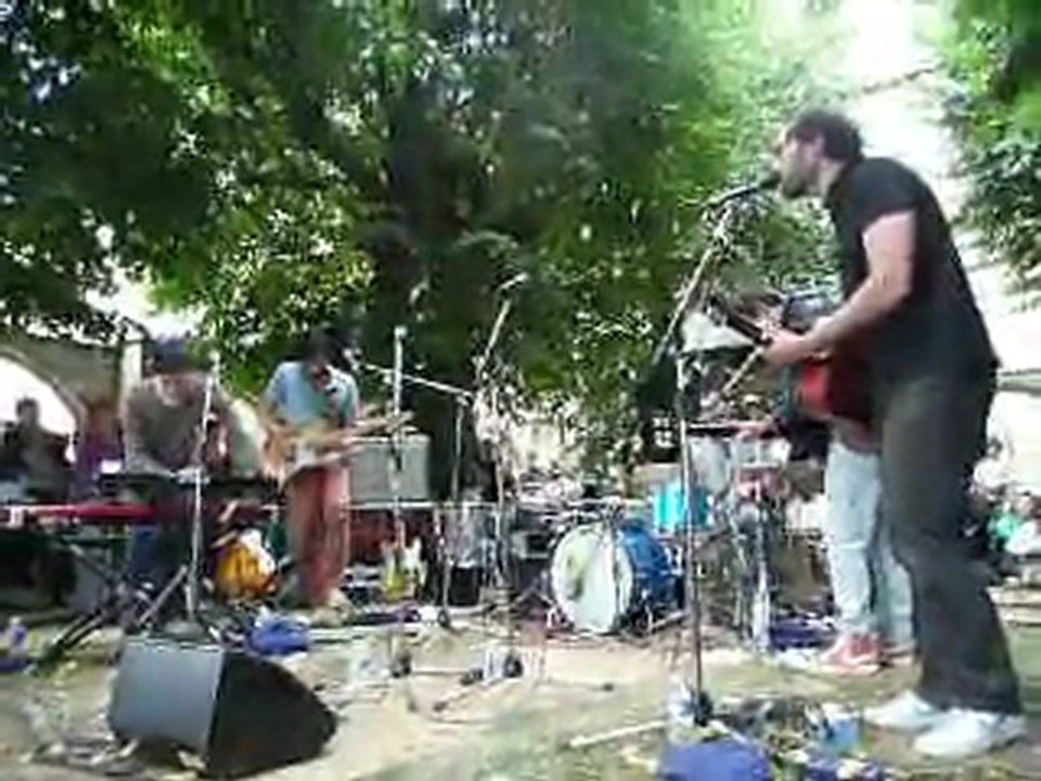 SYD MATTERS - CLOITRE SAINT MÉLAINE - 6 JUILLET 2011 - RENNES - LIKE HORSES