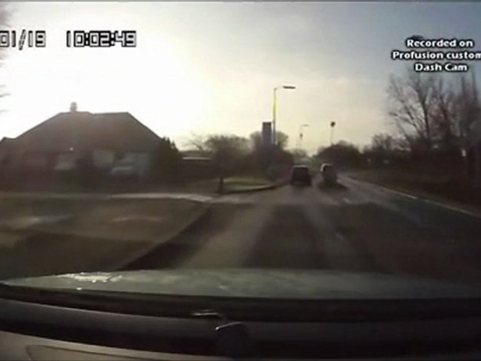 MUSS Hit and Run WATCH, gejagt Fahrer in Southall und gefangen in Heston - Armaturenbrett cam Footage