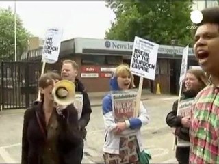 Phone hacking: ex-tabloid editor freed on police bail