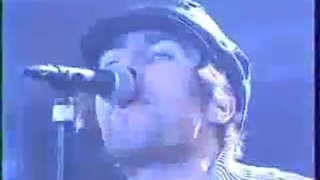Oasis - roll with it - Live NPA Canal + 1995