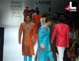 Abdul Emotional Atyachar in fashion show