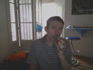 Wiwi égratigne "tu planes sur moi"