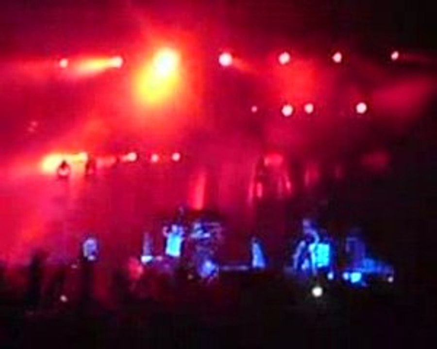 Prodigy aux arenes de Nimes "smack my bitch up"